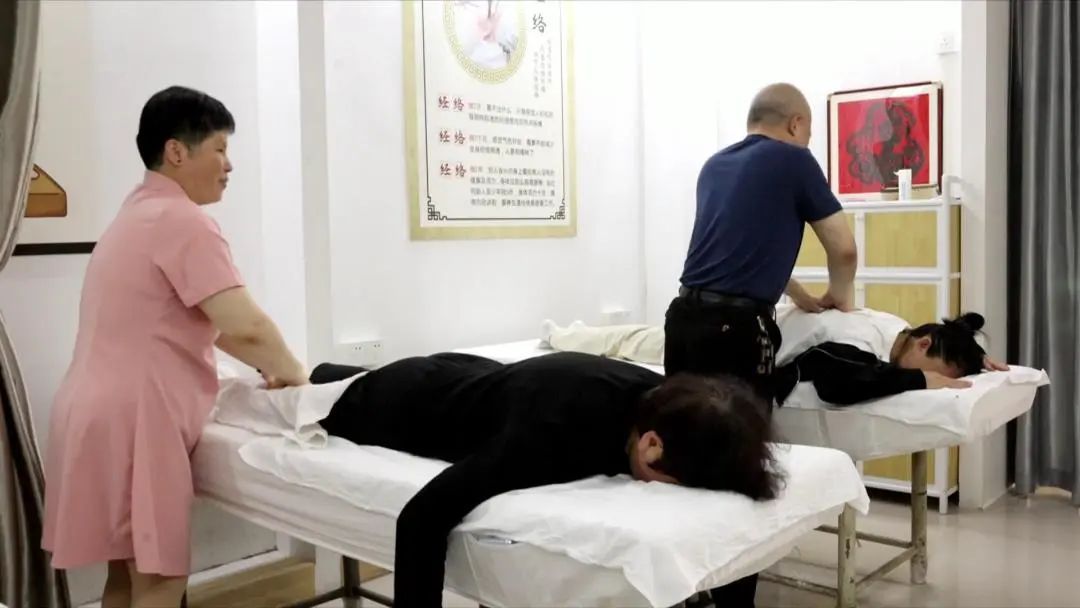 用双手托起”光明人生“001VA0[00-02-00][20250519-102022622].jpg